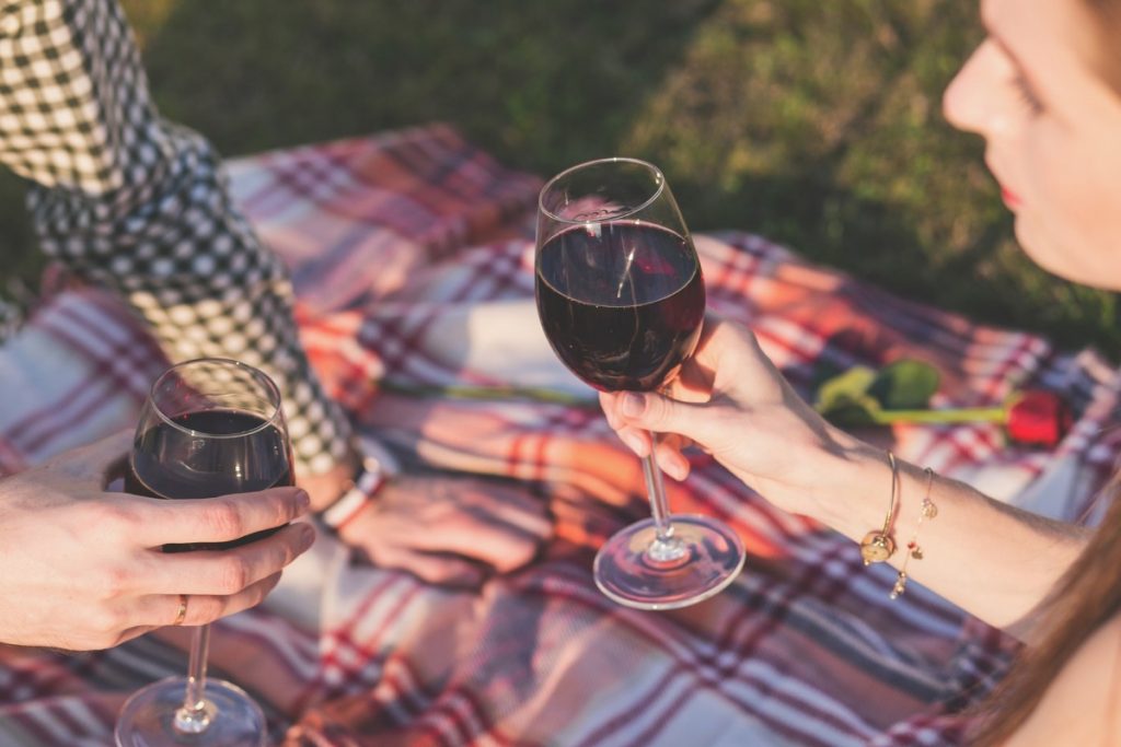Vinul roşu: beneficii pentru viaţa sexuală şi sănătate